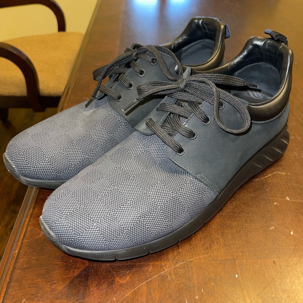 Authentic Mens Louis Vuitton Fastlane sneaker! Size 10! Black